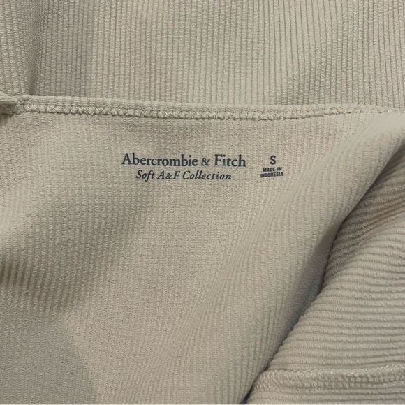 Abercrombie and Fitch Soft A&F Seamless Rib Knit Midi Dress with Slit Beige Sz S - Picture 8 of 9